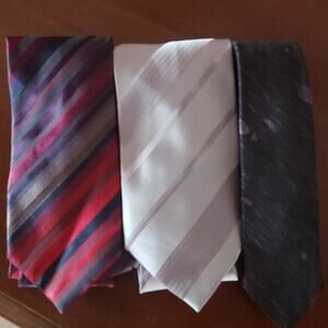 Lot of 3 Designer ties Vesuvius, Napoli, Kenneth Cole Made in Italy